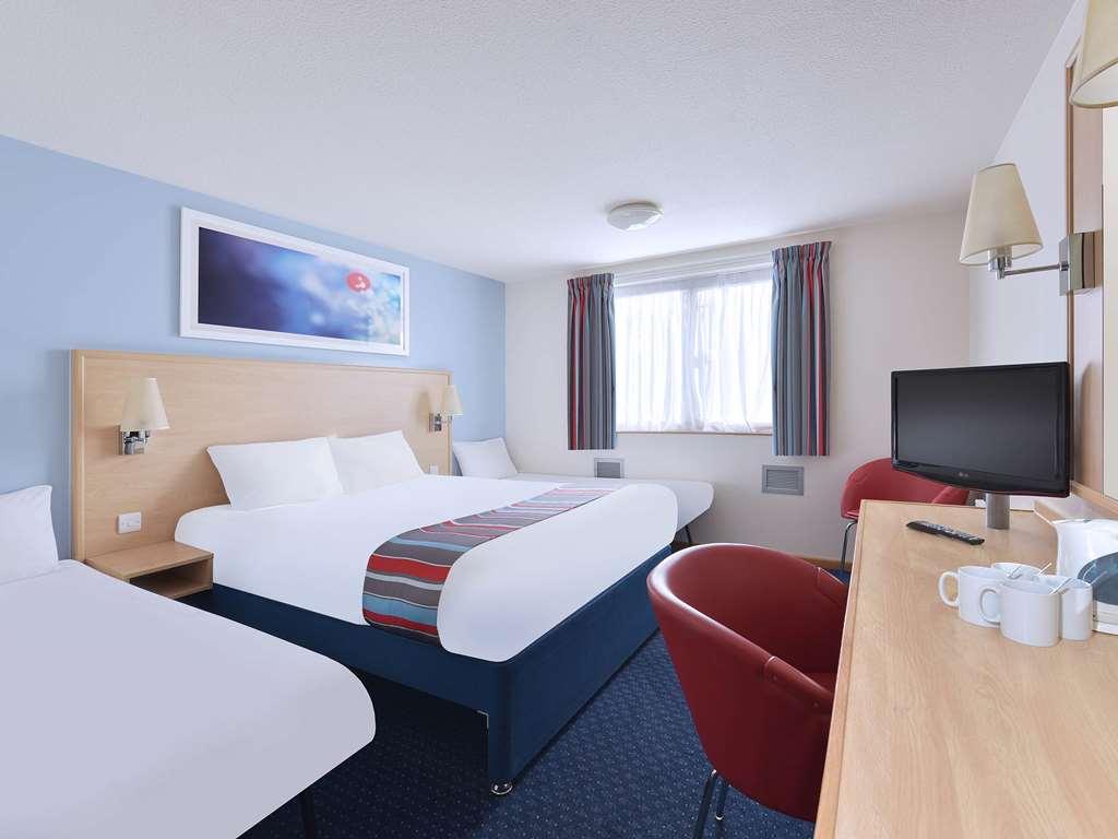 Travelodge Cirencester Quarto foto